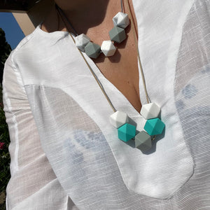 Geometric necklace grey white