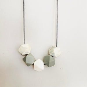 Geometric necklace grey white